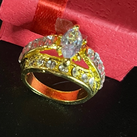 📣 SALE 📣 Fashion Jewelry Three-Row White Cubic Zircon Gold Tone Ring Size 7 - Picture 4 of 5